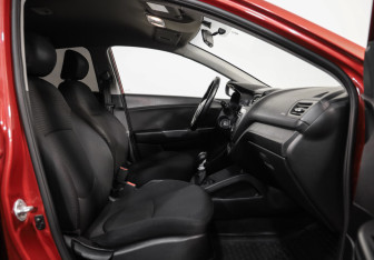 Подержанный автомобиль Kia Rio Sedan 2015 года (17 фото)