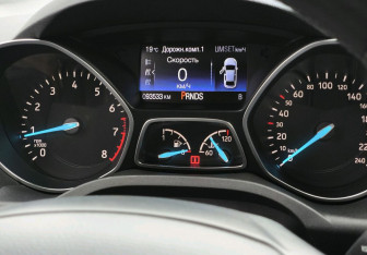 Подержанный автомобиль Ford Kuga 2017 года (16 фото)