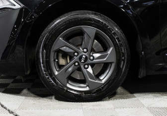 Подержанный автомобиль Kia K5 2021 года (29 фото)