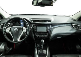 Подержанный автомобиль Nissan Qashqai 2014 года (13 фото)