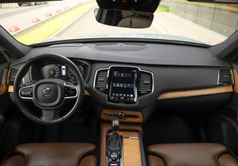 Подержанный автомобиль Volvo XC90 2021 года (10 фото)
