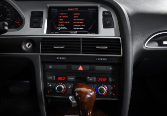 Подержанный автомобиль Audi A6 allroad 2010 года (17 фото)