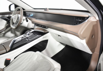 Подержанный автомобиль Voyah Free 2023 года (12 фото)