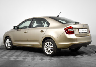 Подержанный автомобиль Skoda Rapid Liftback 2019 года (7 фото)