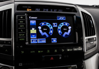 Подержанный автомобиль Toyota Land Cruiser Suv 2012 года (16 фото)