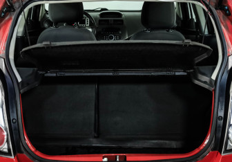 Подержанный автомобиль Chevrolet Spark 2012 года (17 фото)