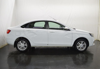 Подержанный автомобиль LADA (ВАЗ) Vesta Sedan 2015 года (4 фото)