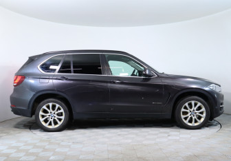 Подержанный автомобиль BMW X5 2015 года (4 фото)