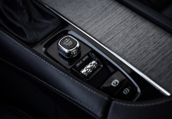 Подержанный автомобиль Volvo S90 2021 года (21 фото)