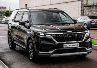 Подержанный автомобиль Kia Carnival 2021 года (5 фото)