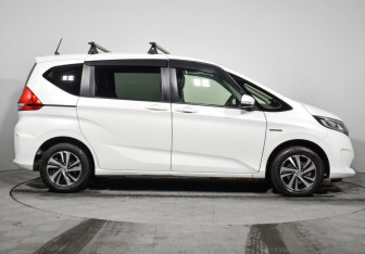 Подержанный автомобиль Honda Freed 2016 года (4 фото)
