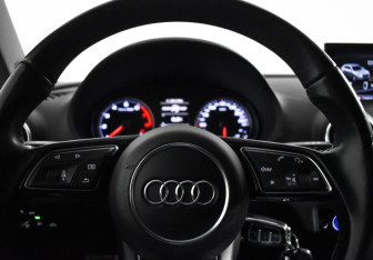 Подержанный автомобиль Audi A3 Hatchback 2016 года (18 фото)