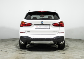 Подержанный автомобиль BMW X1 2018 года (6 фото)