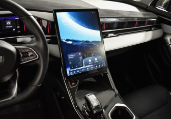 Подержанный автомобиль Geely Atlas 2024 года (20 фото)