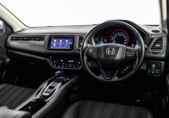 Подержанный автомобиль Honda Vezel 2014 года (9 фото)