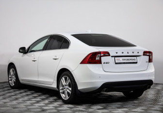 Подержанный автомобиль Volvo S60 2011 года (6 фото)