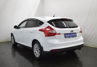 Подержанный автомобиль Ford Focus Hatchback 2013 года (7 фото)