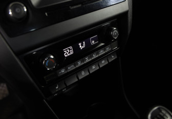 Подержанный автомобиль Skoda Rapid Liftback 2016 года (15 фото)