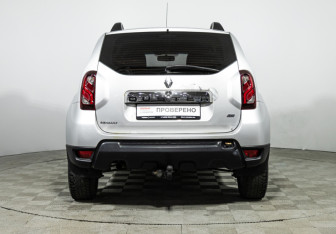 Подержанный автомобиль Renault Duster 2015 года (6 фото)