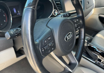 Подержанный автомобиль Kia Carnival 2019 года (12 фото)