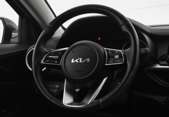 Подержанный автомобиль Kia Cerato Sedan 2022 года (14 фото)