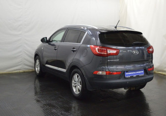 Подержанный автомобиль Kia Sportage 2012 года (7 фото)