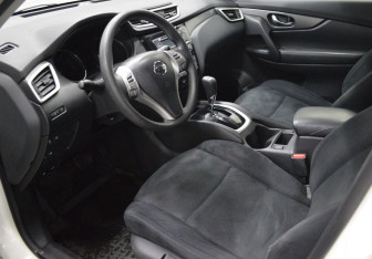 Подержанный автомобиль Nissan X-Trail 2016 года (10 фото)