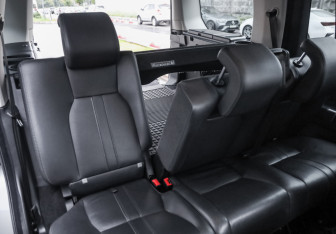 Подержанный автомобиль Land Rover Discovery 2014 года (24 фото)