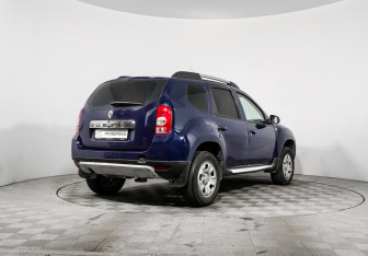 Подержанный автомобиль Renault Duster 2014 года (5 фото)
