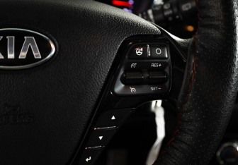 Подержанный автомобиль Kia Ceed Hatchback 2013 года (12 фото)