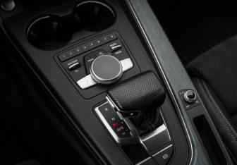 Подержанный автомобиль Audi A5 Coupe 2016 года (23 фото)