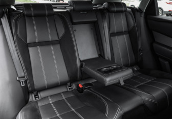 Подержанный автомобиль Land Rover Range Rover Velar 2017 года (33 фото)