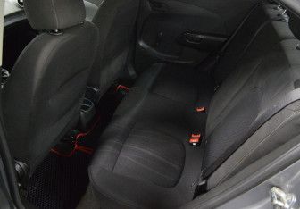 Подержанный автомобиль Chevrolet Aveo Sedan 2013 года (11 фото)