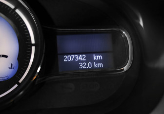 Подержанный автомобиль Renault Fluence 2014 года (12 фото)