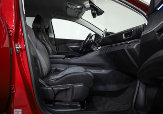 Подержанный автомобиль Peugeot 3008 2019 года (24 фото)