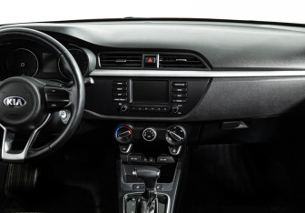 Подержанный автомобиль Kia Rio Sedan 2018 года (14 фото)