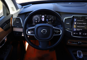 Подержанный автомобиль Volvo XC90 2021 года (9 фото)