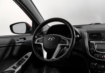 Подержанный автомобиль Hyundai Solaris Sedan 2013 года (15 фото)