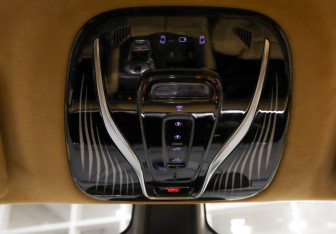 Подержанный автомобиль Voyah Dream 2023 года (23 фото)