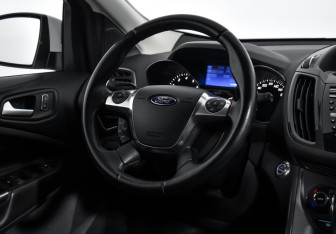 Подержанный автомобиль Ford Kuga 2013 года (16 фото)