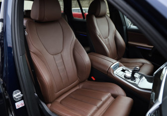 Подержанный автомобиль BMW X5 2021 года (28 фото)