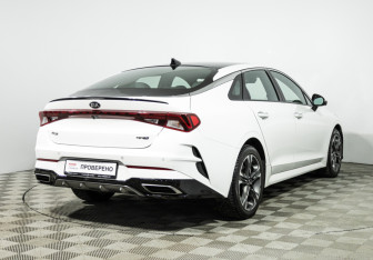 Подержанный автомобиль Kia K5 2020 года (5 фото)