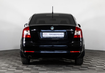 Подержанный автомобиль Skoda Octavia Liftback 2011 года (6 фото)