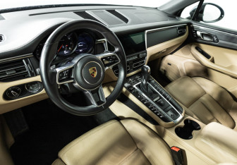 Подержанный автомобиль Porsche Macan 2021 года (11 фото)