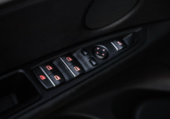 Подержанный автомобиль BMW X5 2015 года (26 фото)