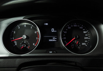 Подержанный автомобиль Volkswagen Golf Hatchback 2014 года (12 фото)