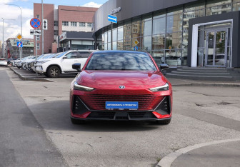 Подержанный автомобиль Changan UNI-V 2024 года (2 фото)