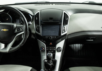 Подержанный автомобиль Chevrolet Cruze Hatchback 2013 года (14 фото)