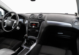 Подержанный автомобиль Ford Mondeo Sedan 2013 года (9 фото)