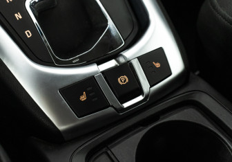 Подержанный автомобиль Opel Antara 2012 года (17 фото)